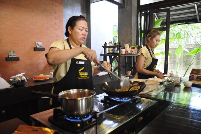 Thai Cooking Class Tour at Baipai Thai Cooking School - Transportation Details