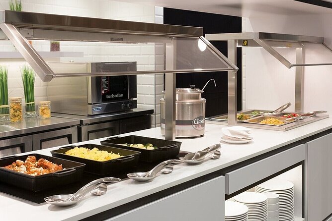 Toronto Pearson International Airport Plaza Premium Lounges - Amenities and Services