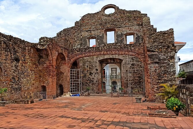 Tour of Panama City: From Its Origins to Today - Modern Life in the City