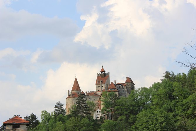 Tour of the 3 Castles: Bran, Rasnov, and Peles in Spanish (Native Spanish Guide). - Bilingual Spanish-Speaking Guide