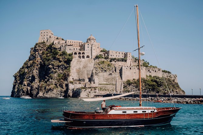 Tour of the Island of Procida in a Schooner - Accessibility and Participation
