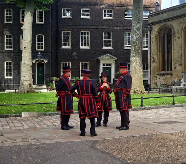 Tower of London Crown Jewels & Royal History of England - Imprisonment, Execution, and Disappearance