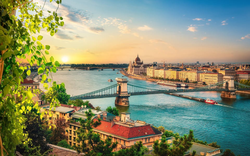 Transfer From Vienna to Budapest, English-Speaking Driver - Vehicle Options and Capacity