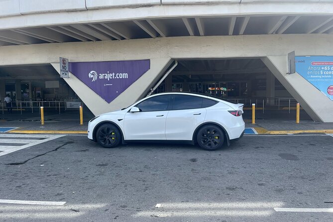 Transfer in Tesla From SDQ Airport to Santo Domingo - Pickup and Drop-off