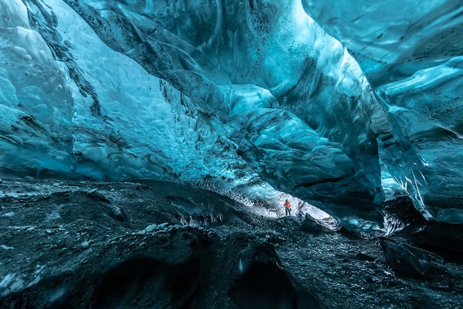 Treasure Iceland - Ice Cave Discovery - Inclusions