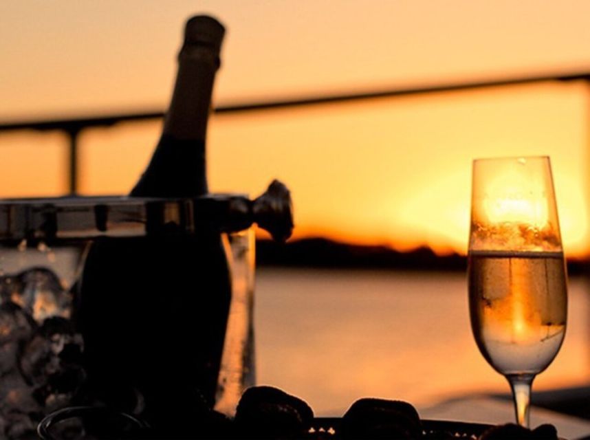 Valencia: Exclusive Sunset Cruise With Drink - Experience Highlights