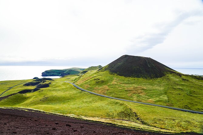 Vestmannaeyjar Private Day Tour - Visiting the Stórhöfði Lighthouse and Cliffs