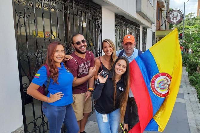 Walking Historical Tour of Medellín, Walking Reality. - Tour Guide and Experience