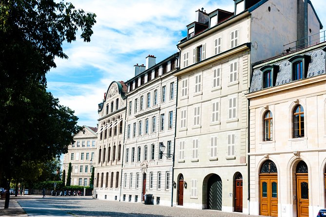 Walking Tour of Geneva for Private Groups With an Official Guide - Exploring Genevas Attractions
