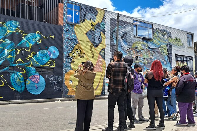 Walls of Wonder: Immersive Journey Through Distrito Graffiti - Meeting and Logistics