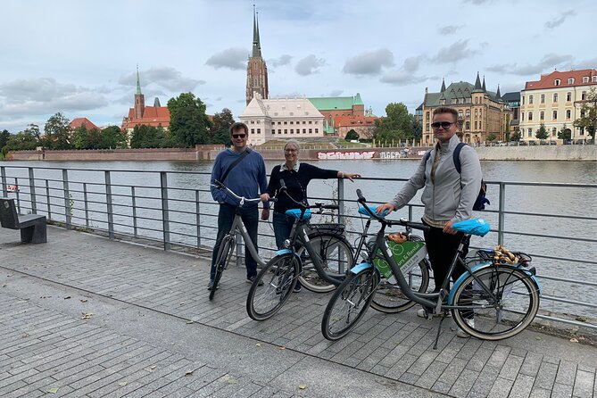 Wroclaw: 3-Hour Bike Tour in English - Meeting and Pickup