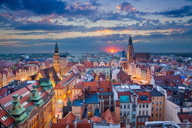 Wroclaw Private Guided Walking Tour Review - Knowledgeable and Engaging Guides