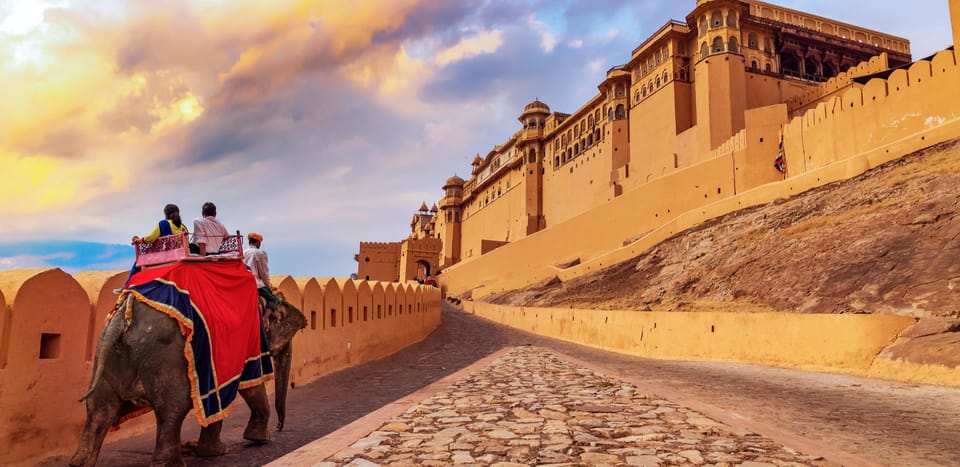 01 Night Stay in Jaipur Tour - Inclusions