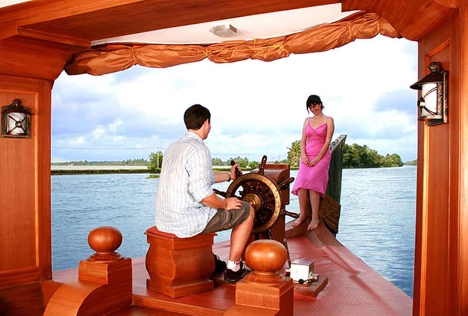 07 Day Backwater of Kerala Luxury & Exclusive Honeymoon Tour - Accommodation and Dining