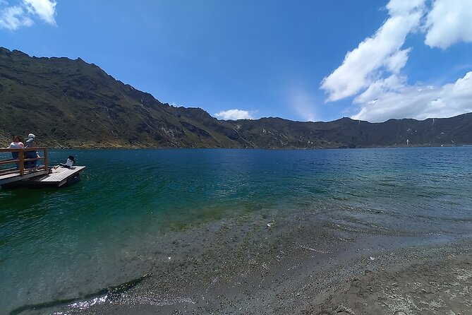 1-Day Hiking Down to Quilotoa Lagoon - Descending Into the Quilotoa Crater