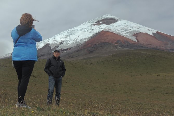 2-Days Avenue of the Volcanoes Adventure - Passionate Tour Guide Carlos