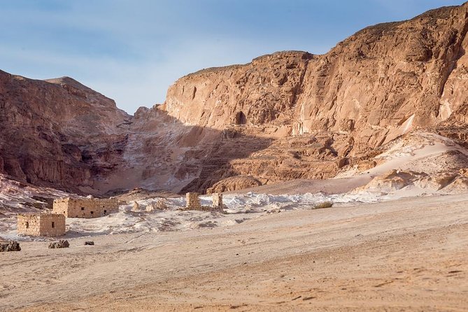 2 Days White Desert And Bahariya Oasis Tour - Accommodation Details