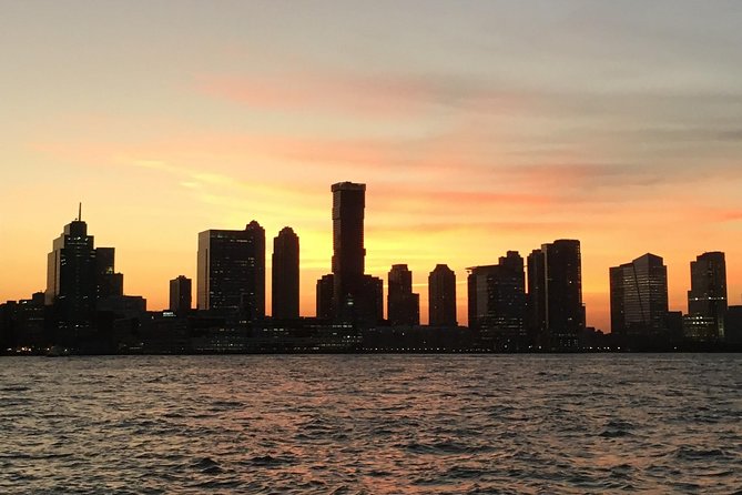 2-hour Private Luxury New York City Sunset Boat Tour - Iconic NYC Landmarks