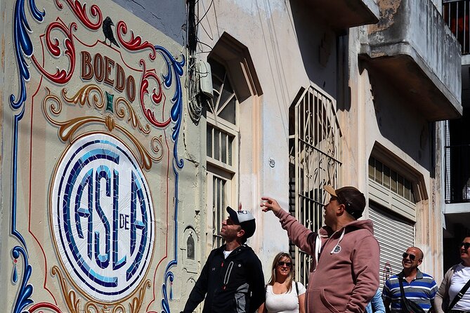 2 Hours Football and Street Art Walking Tour in Buenos Aires - Immersive Football Culture