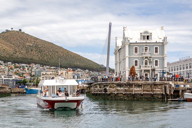 30min Harbour Boat Cruise Cape Town - Onboard Amenities and Services