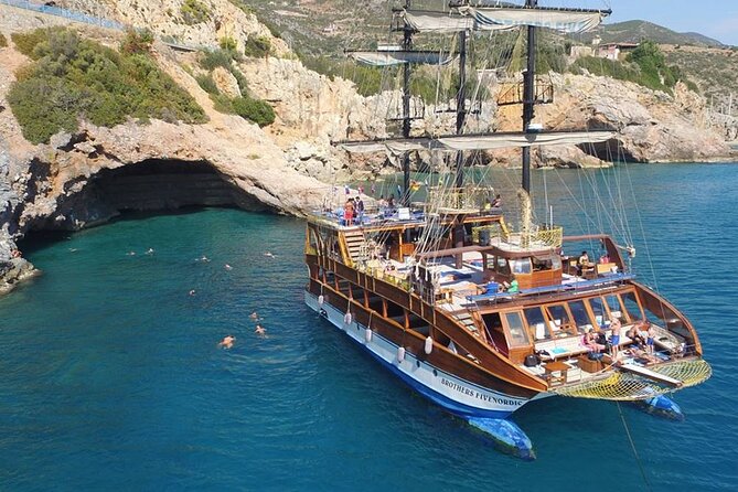 Alanya Catamaran Boat Tour With Lunch, Soft Drinks & Transfer - Traveler Experience and Feedback