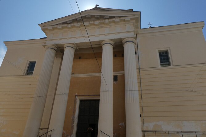 Alghero: Walking Tour With Bilingual Local Guide - Piazza Civica Exploration