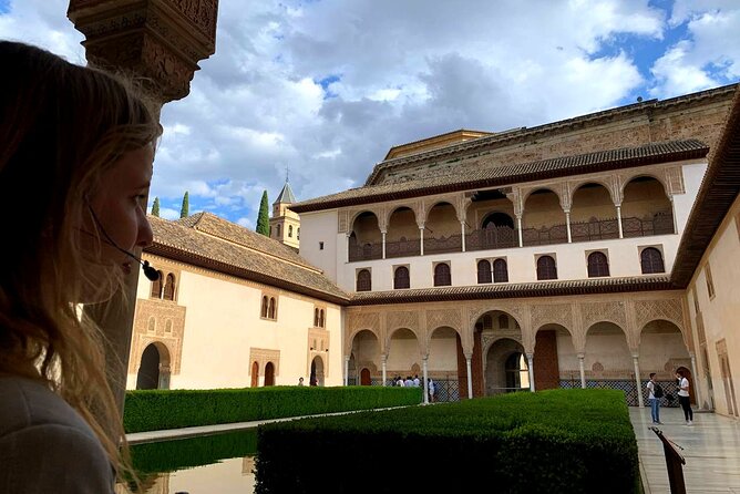 Alhambra and Nasrid Palaces Guided Tour With Tickets - Exploring Islamic Architecture