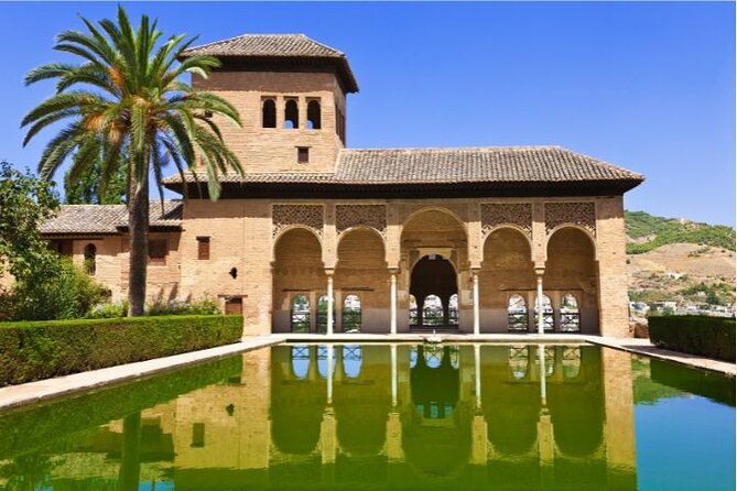 Alhambra Tour With Generalife and Alcazaba Review - Tour Features and Accessibility