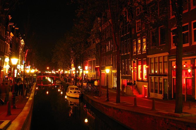 Amsterdam: Guided Red Light District and City Walking Tour - Traveler Experience and Feedback