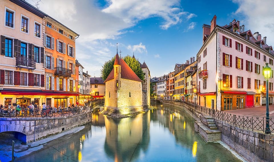 Annecy: Outdoor Escape Game - the Shadow of the Sword - Booking and Access