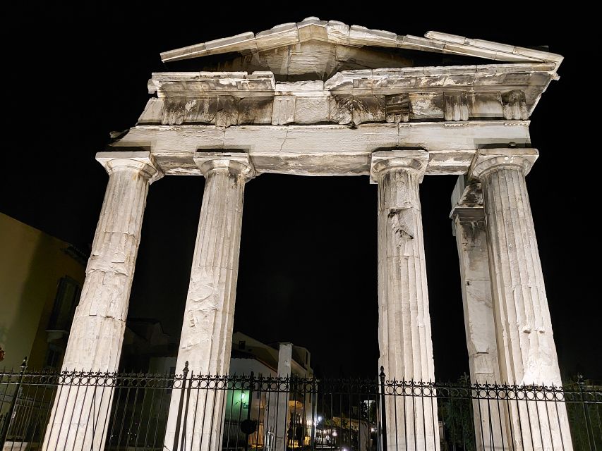 Athens: City Highlights Nighttime Walking Tour in Spanish - Detailed Itinerary