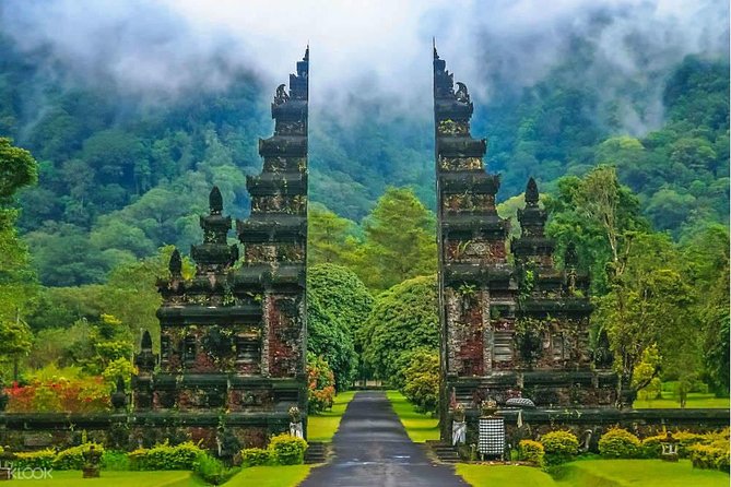 BALI INSTAGRAM TOURS; Handara Gate, Taman Ayun, & Ulundanu Temple - Handara Gate Experience