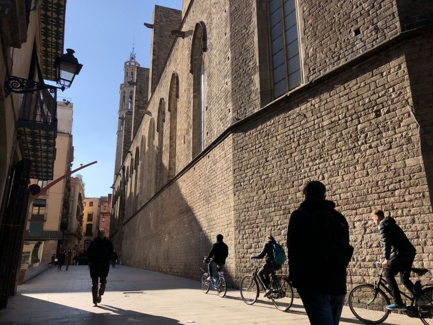 Barcelona: 3-Hour Bike Tour With a Local Guide - Experience and Features