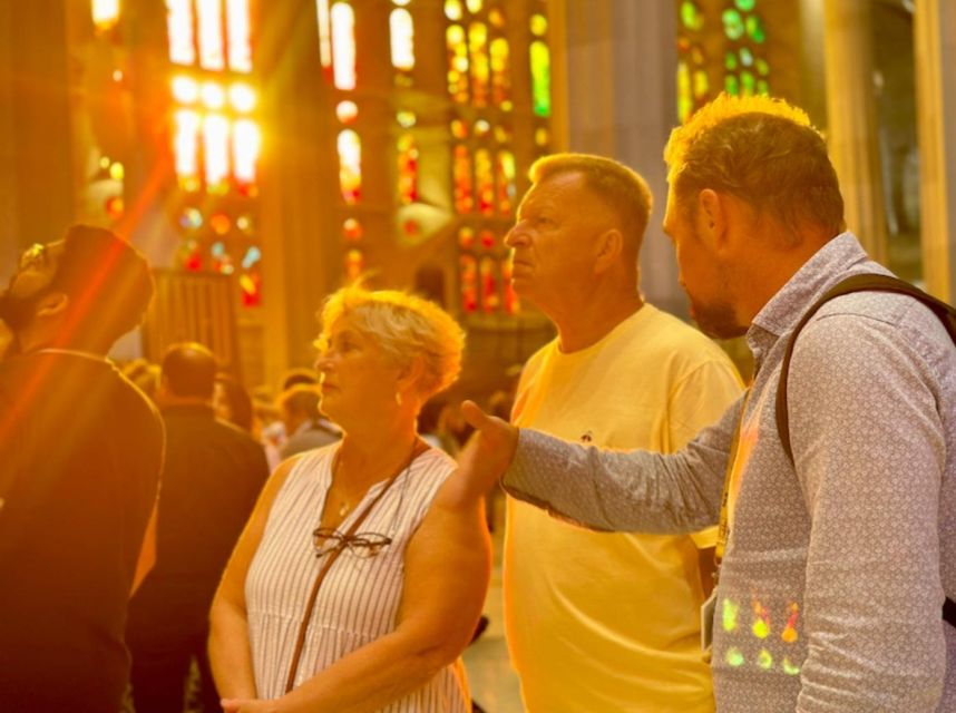 Barcelona: Sagrada Família Tour With Skip-The-Line Access - Language and Group Size