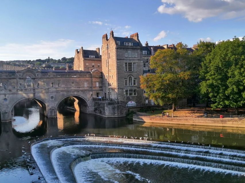 Bath: Sightseeing Boat Cruise With Prosecco - Experience Onboard