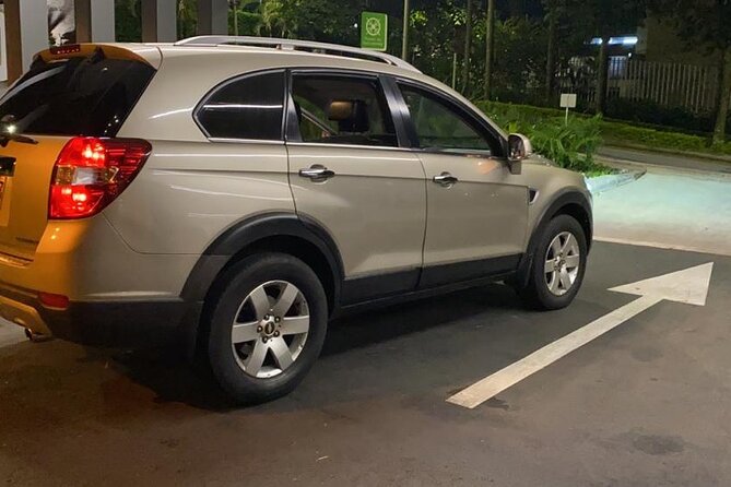 Bilingual Private Transport to the Airport. - Booking and Confirmation