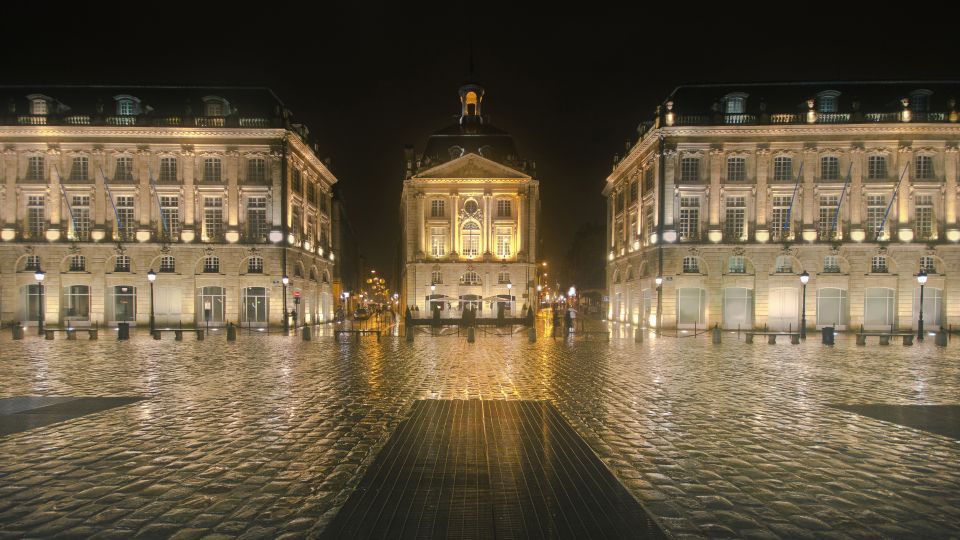 Bordeaux: First Discovery Walk and Reading Walking Tour - Tour Experience