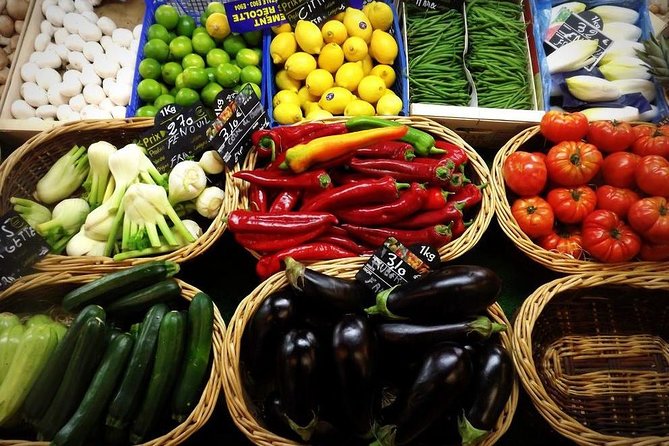 Bordeaux Old Town & Market Local Food With Wine Tastings Tour - Visiting Bordeauxs Old Town