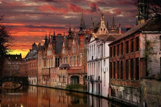 Bruges Walking Tour - Iconic Buildings and Scenery
