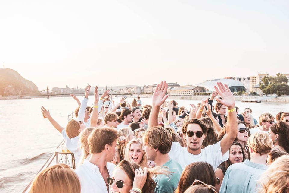 Budapest: Boat Party With Option of Unlimited Drinks - Party Experience Highlights