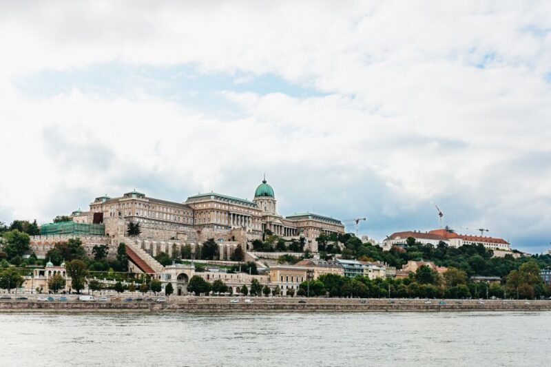 Budapest: Downtown Budapest Cocktail Cruise - Main Sites to See