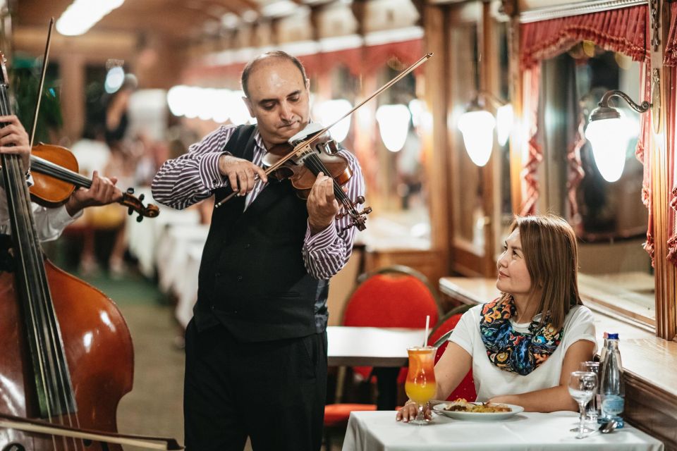 Budapest: Evening Cruise Including Drinks and Live Music - Live Music Experience