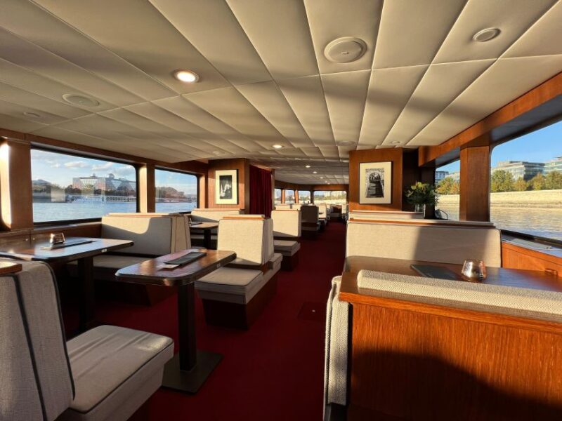 Budapest: Premium Daytime Cruise With Tokaj Frizzante - Onboard Amenities