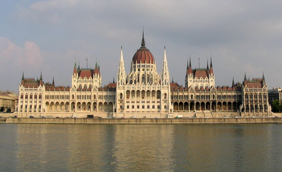 Budapest: Private Walking Tour of City With Spanish Guide - Meeting and Pickup Locations