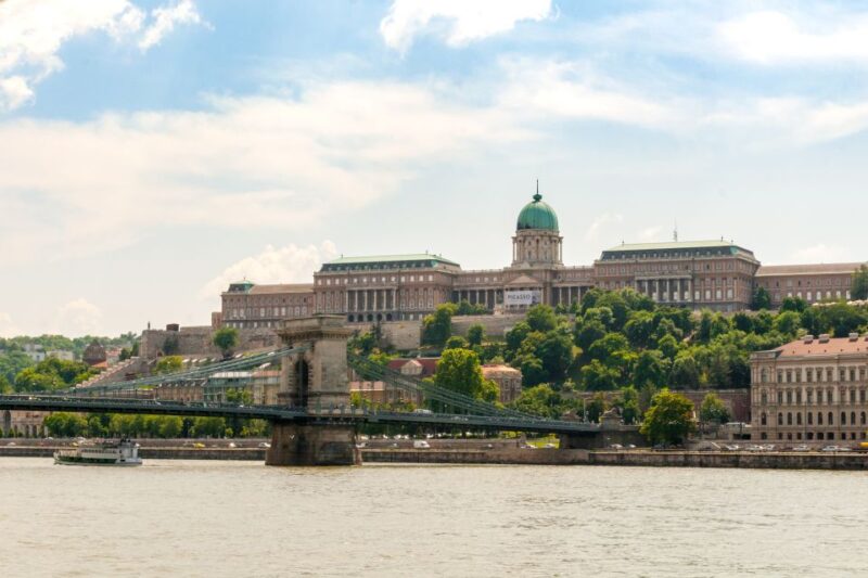 Budapest: Summer Brunch & Cruise With Prosecco or Cake - Sightseeing Highlights