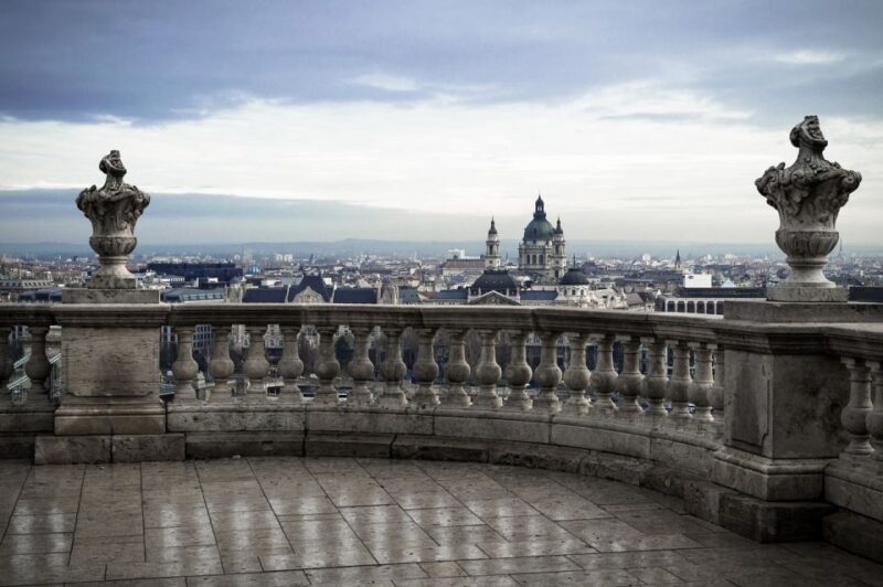 Budapest: Walking Tour in German - Historical Insights