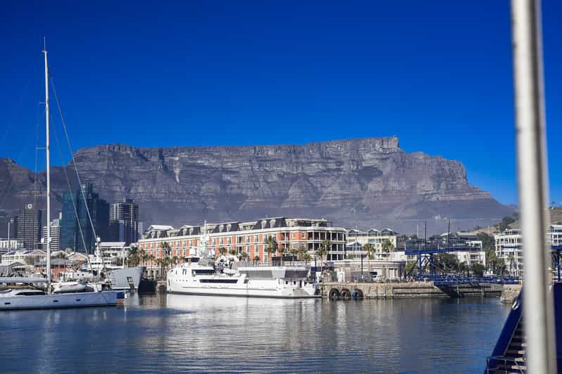 Cape Town: Robben Island, Bo-Kaap & Table Mountain Tour - Discovering the Vibrant Bo-Kaap Neighborhood