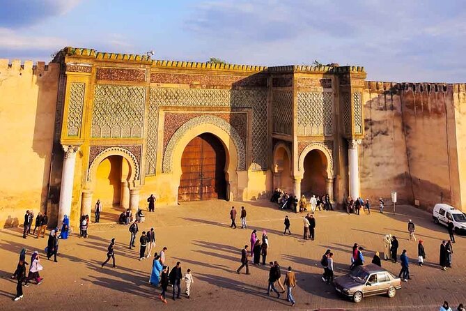 Casablanca Transfer From Fes to via Meknes and Rabat - Schedule and Availability
