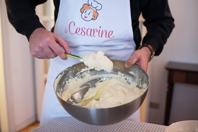 Cesarine: Small Group Pasta and Tiramisu Class in Treviso - Assembling the Tiramisu