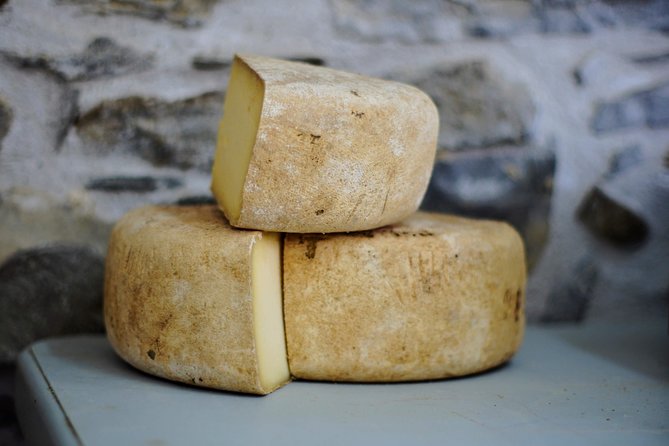 Charming Gouda Walking Tour: History, Architecture & Cheese - Host Response